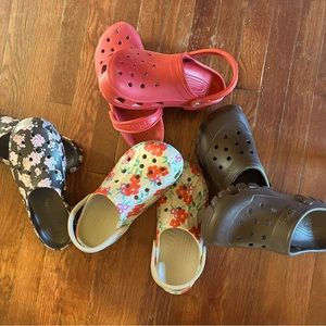4 pairs of Womens size 10 (men size 8) crocs